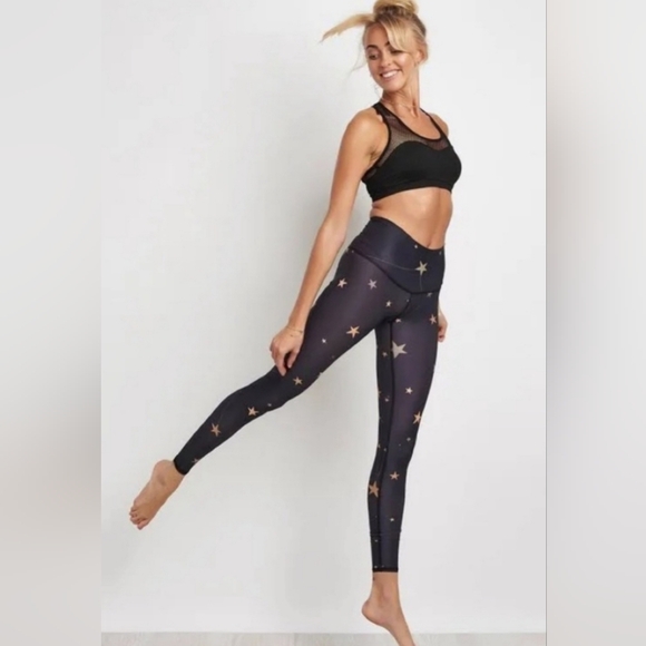 2-piece Teeki Top Pants set 🤩 worn twice. Darker Navy bottoms + Blue crop tank - Picture 4 of 16